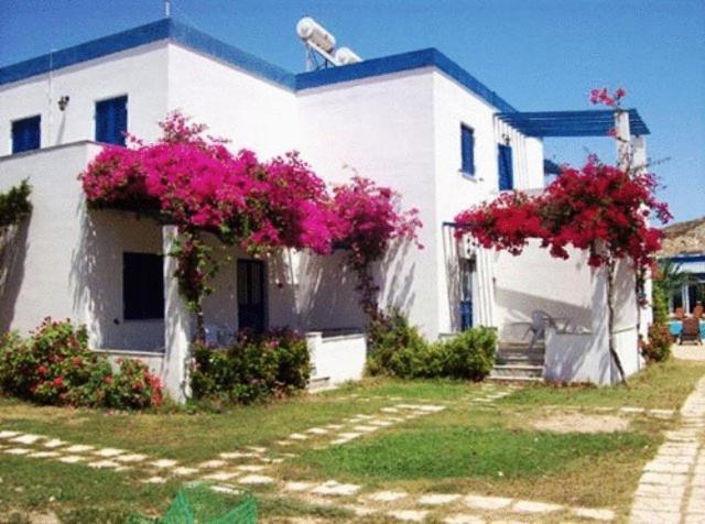 Amfitrion Hotel Vári Exterior foto