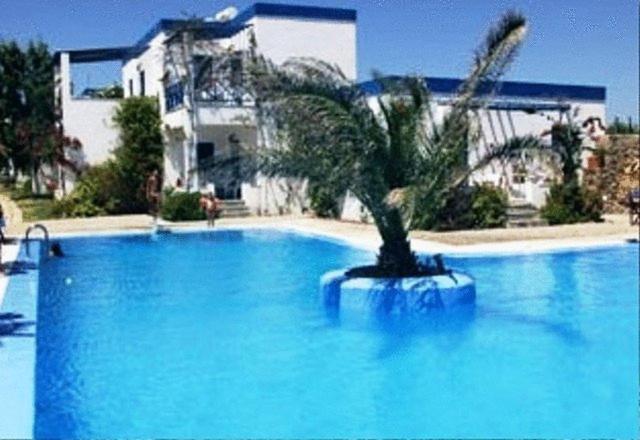 Amfitrion Hotel Vári Exterior foto